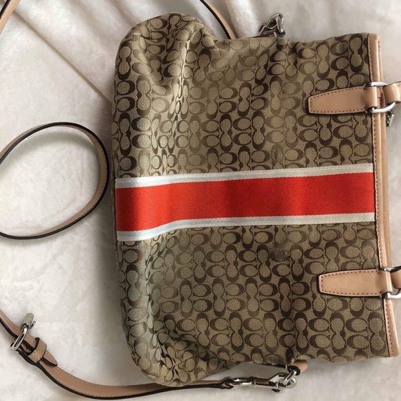 Coach - Signature 6CM Fold Over Cross - Picture 2 of 4